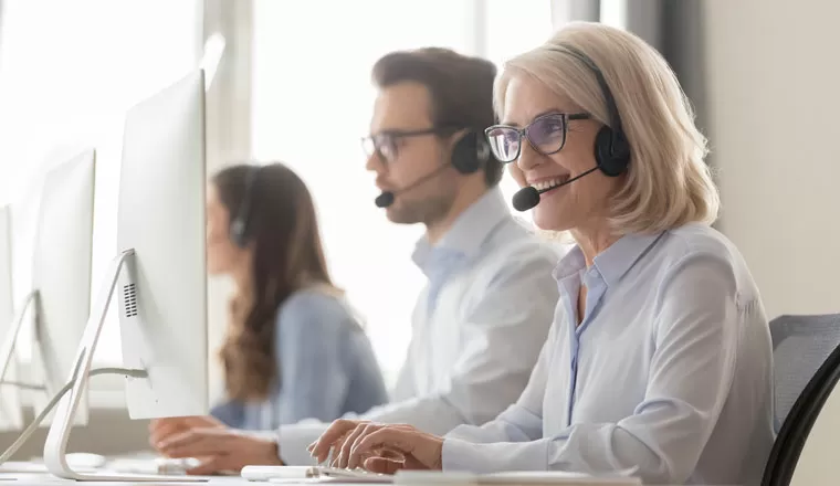 AI-powered customer service improving personalized experiences for customers.